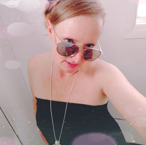 Meet your Posher, Lisa - Picture 1 of 1